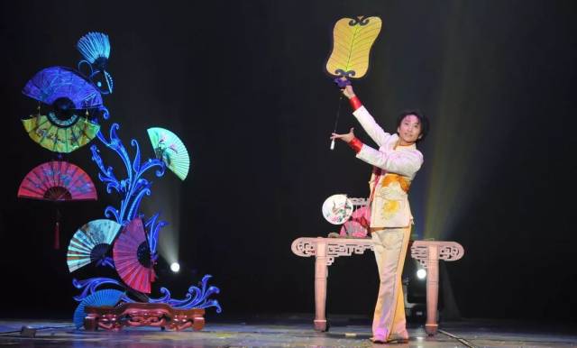 不但有传承创新中国传统魔术流派的