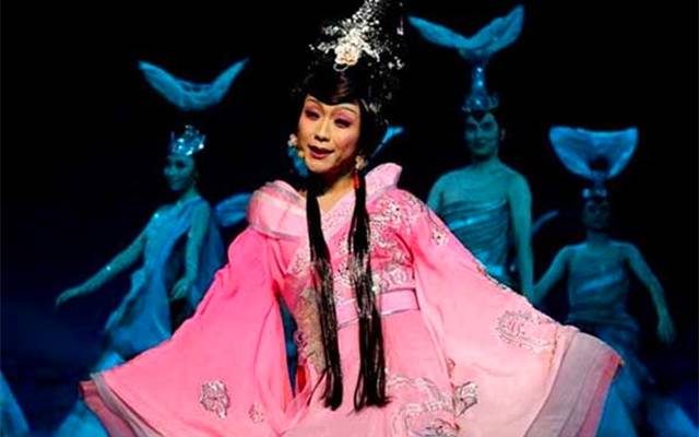 李玉刚携乌克兰籍老婆上镜颜值超高老丈人背景曝光