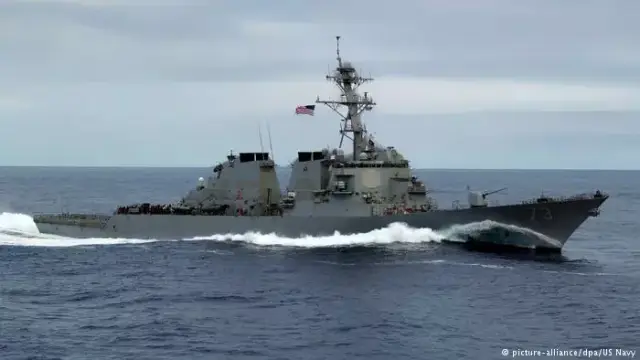 052c兰州舰与美军迪凯特号驱逐舰