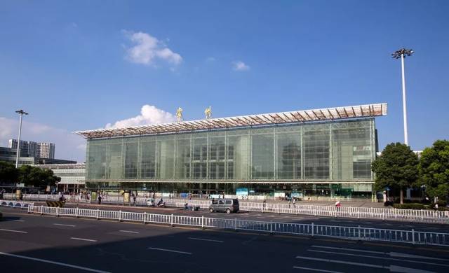 改造后的火车站南广场