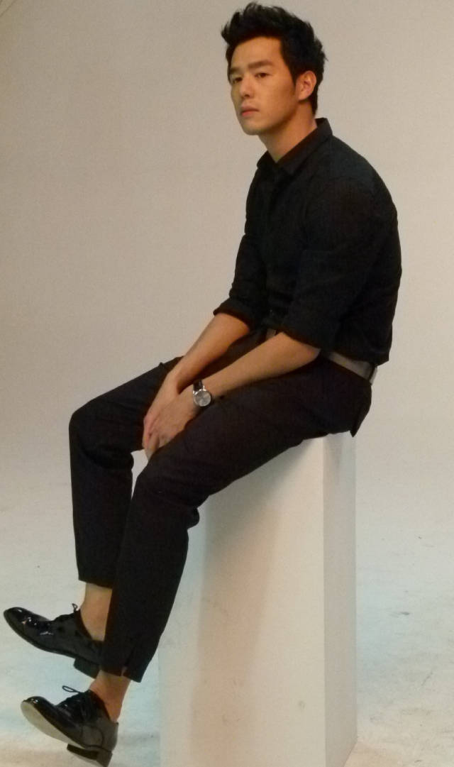 190cm的男生就别想着帅了,因为你什么都比别人长,包括脸