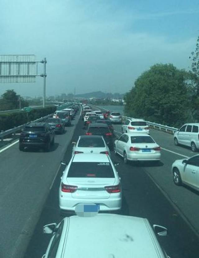 彭泽去往九江新的收费站已经建成以后在这里下高速咯快来看看