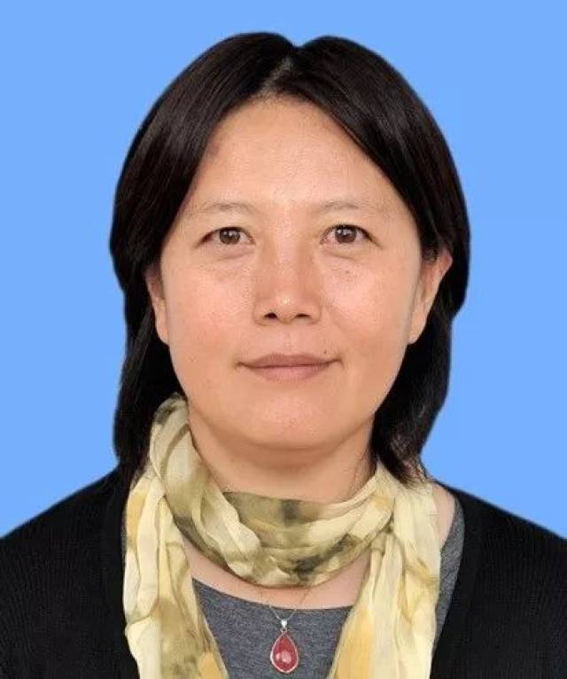 我叫张晓丽,是丹堤实验学校的校长,也是深圳市龙华区实验学校的挂牌