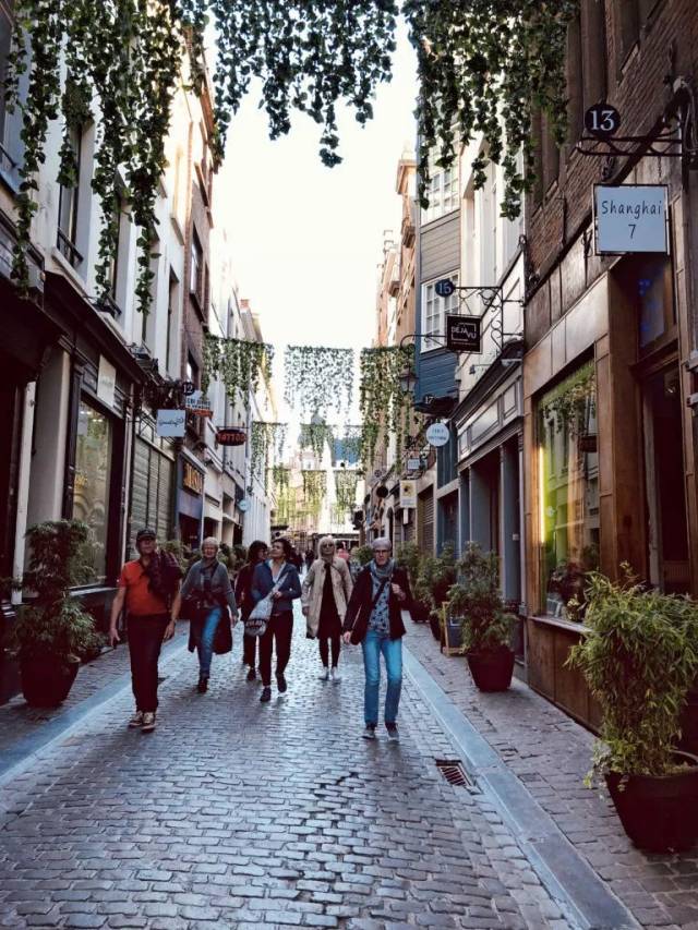 布鲁塞尔peronniers老街文艺复兴,潮流时尚艺术来袭