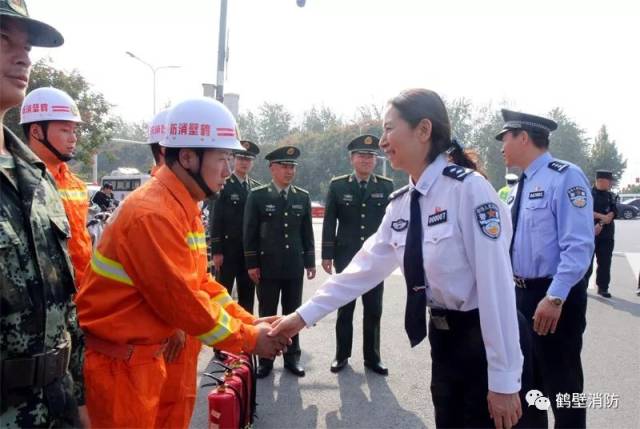 省公安厅副厅长黎萍深入鹤壁督导检查国庆节消防安保工作