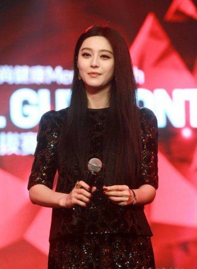 老照片:景甜和范冰冰同框热聊,神秘男子手搭范冰冰香肩