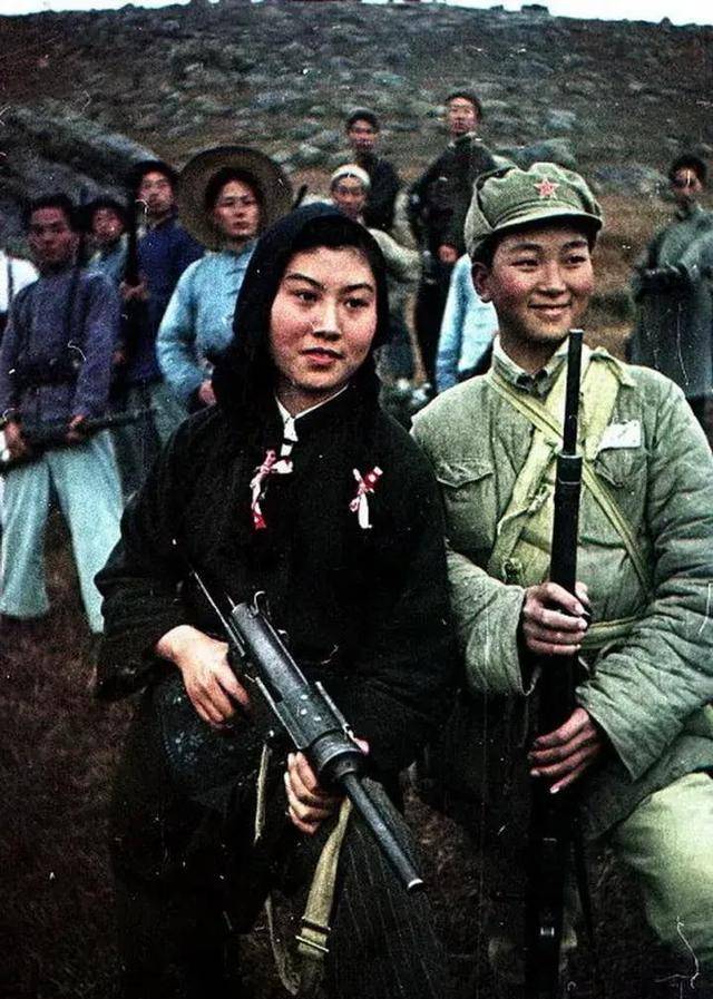 苏联人镜头下的解放军:第一次使用了彩色,第一次出现女游击队员