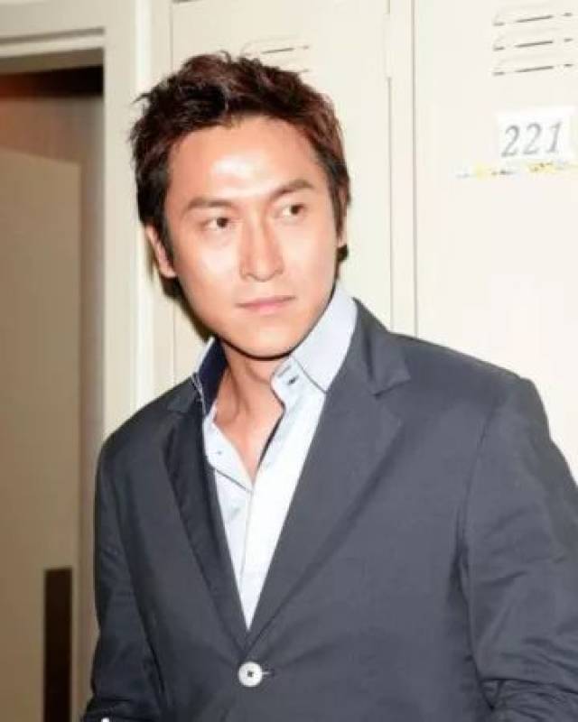 步骤都盯场,务求做到最好 但餐厅营业不到一年,马德钟就在微博上宣布