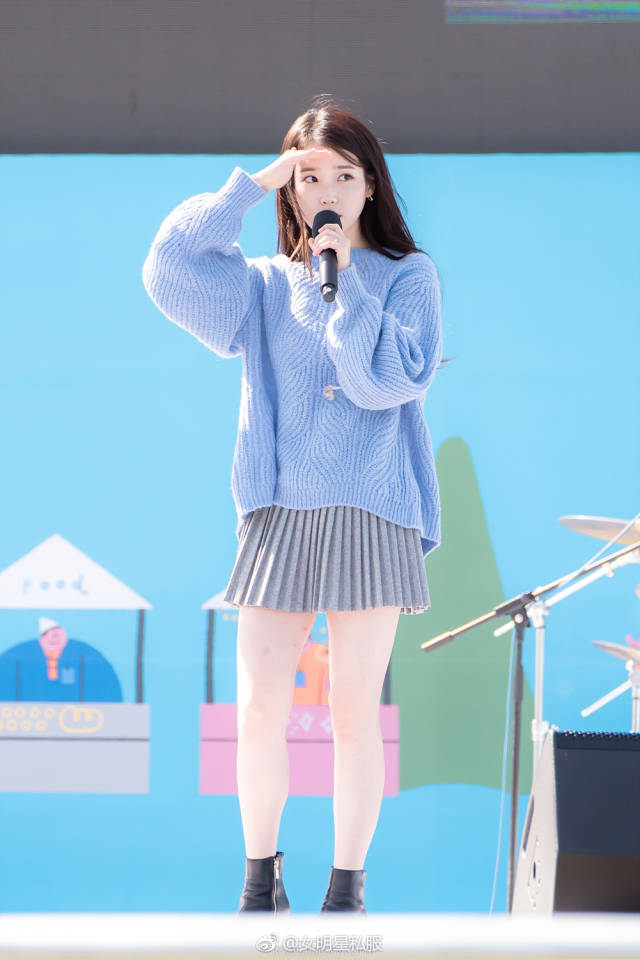 iu李知恩穿毛衣配百褶裙甜到炸,然而看到露出的腿,我傻眼了!