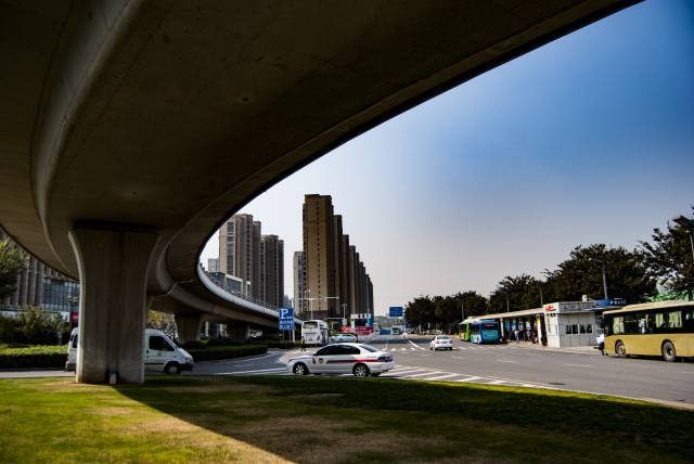 國慶假日第四天,徐州東站高鐵站,鐵路交通要道,參觀今天客流