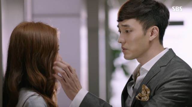 《不要恋爱要结婚》 女主朱蔷薇由韩可露饰演,男主孔琪泰是由延宇振