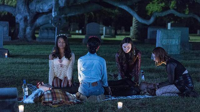 万圣节前超自然美剧推荐:丧尸、吸血鬼、都市