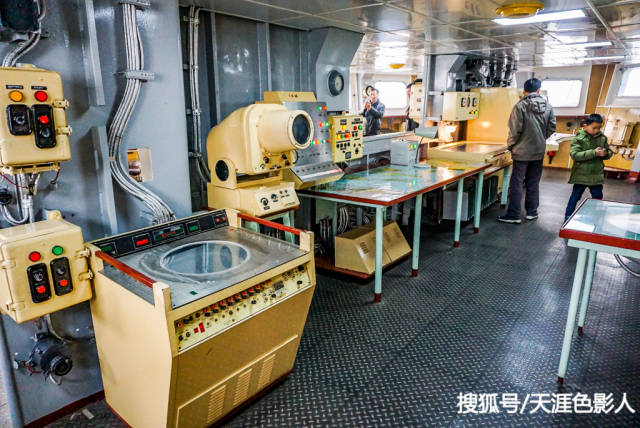 多图了解天津滨海基辅号航母(二):舰岛-飞行及航海的控制中枢