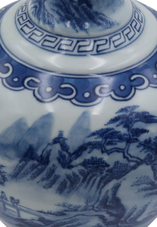 したん　中国　青花　花唐草山水文　双耳瓶　在銘　時代箱　V　R8594 中国 青花 花唐草山水文 双耳瓶 在銘 時代箱 V R8594