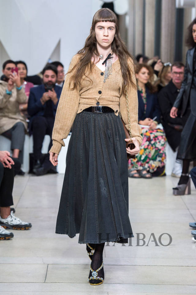 缪缪 (miu miu) 2019春夏女装秀,海报带你回顾2019春夏巴黎时装周!
