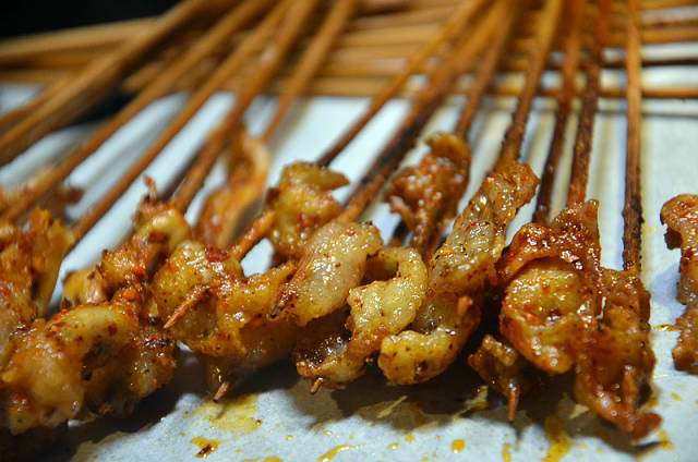 串类也十分让人惊艳,尤其是香喷喷的飞刀五花肉,口感q弹的弹牙猪鼻筋