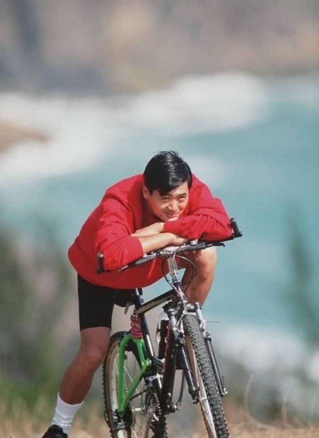 周润发,帅是不分年龄的,看看年轻时候的发哥吧!