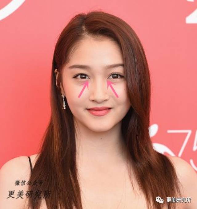 再加上她的嘴唇比较薄,容易让人觉得冷漠,刻薄.