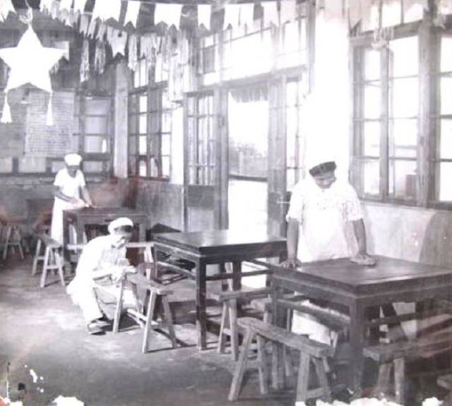 60年前,人民公社大食堂老照片:吃饭不要钱,幸福万万年