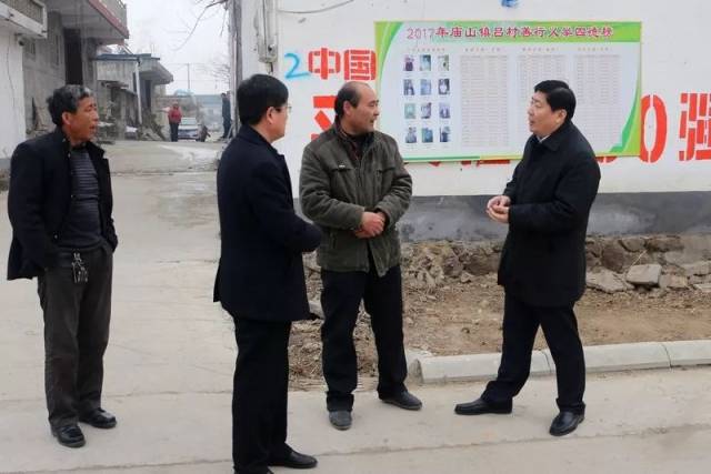 这是重坊镇能人带动贫困人员脱贫工厂.