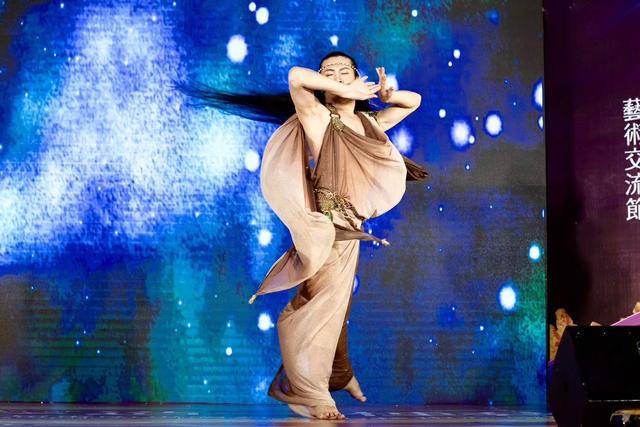 东方舞大师闫国超老师的铁粉们,你们的福利来了!