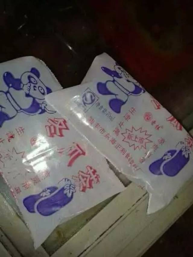 一个能吃一节课,和下面的冬瓜茶一样,但是小时候那种原包装的小编已经