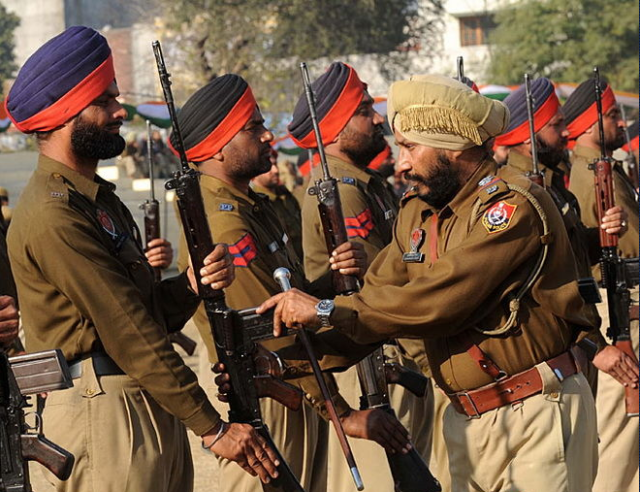 别的士兵都戴军帽为啥印度士兵却裹着个头巾呢
