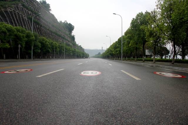 万里长江第一路之称的江津滨江路