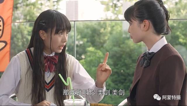 罗布奥特曼 第14集》爱染诚变身格尔吉欧王吊