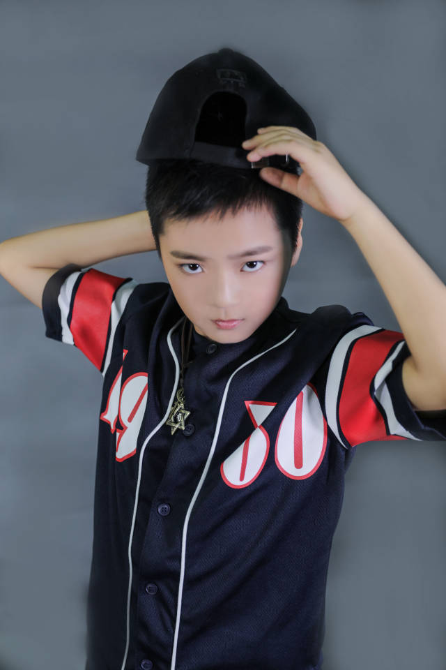 个人资料 姓名:张昱尧 生日:2009.10.