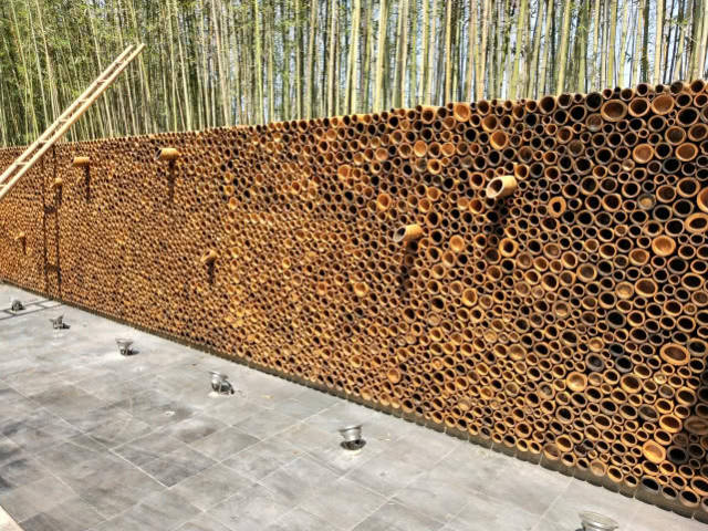 竹筒墙的设计很别致