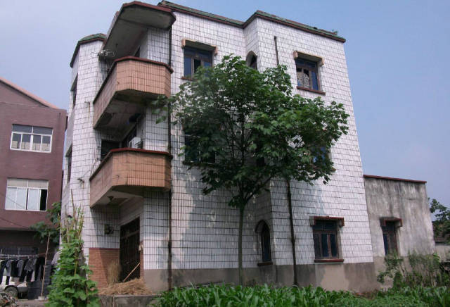 俗语"房子前面树不栽,屋子后面花不种",啥意思?有什么讲究吗