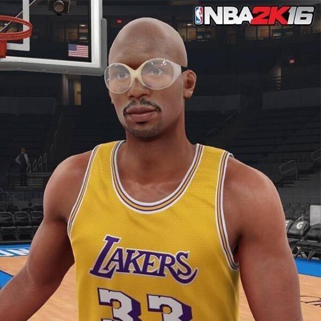 nba佩戴护目镜的故事:早期只能戴普通眼镜,詹皇戴不舒服直接扔