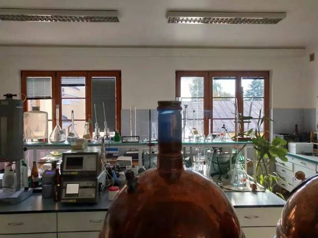 明天我要离开,熟悉的地方和你