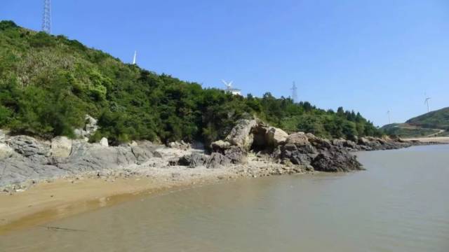 北关岛地处苍南县霞关镇南坪东南海面,是个偏僻几乎未开发的美丽小