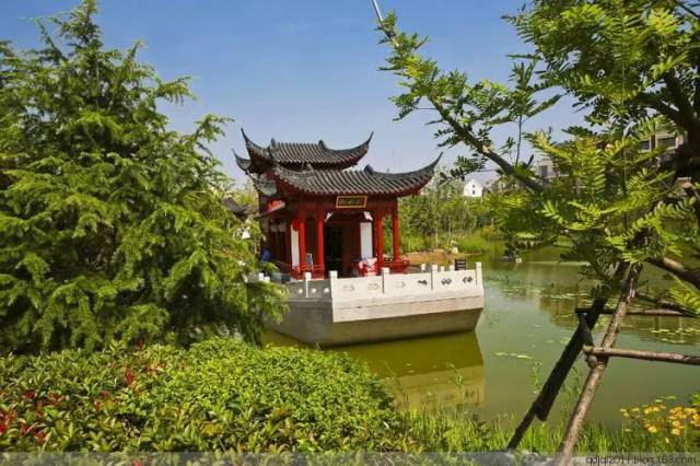 百福香园位于青岛市崂山西麓城阳区惜福镇境内铁骑山路8号甲.