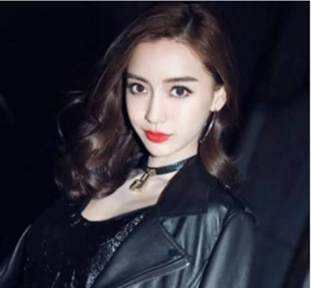 幼儿园漂亮女老师,长相太美撞脸baby,清纯可人