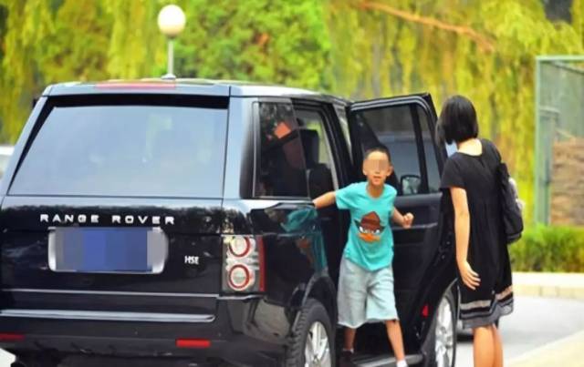 车友开跑车接送小孩被移出家长群,这就是我不买法拉利的原因!