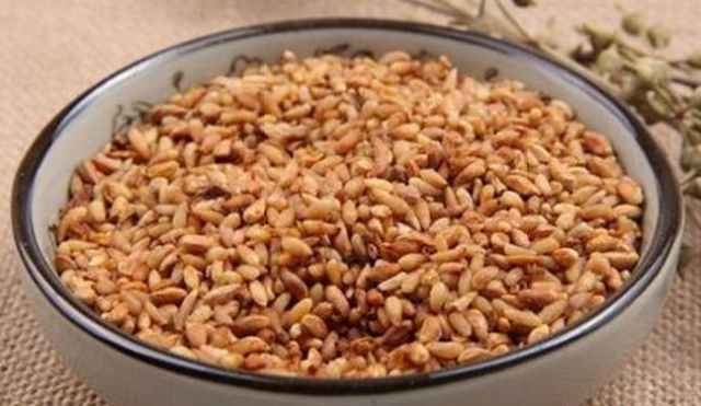 首先要准备适量柏子仁,大米,柏子仁需要先去皮和杂质捣碎,再同大米