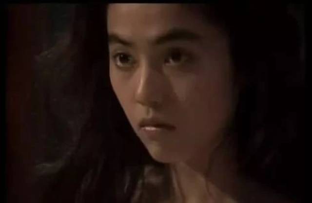 下水道的美人鱼,25岁便了无踪迹,昔日剧照颜