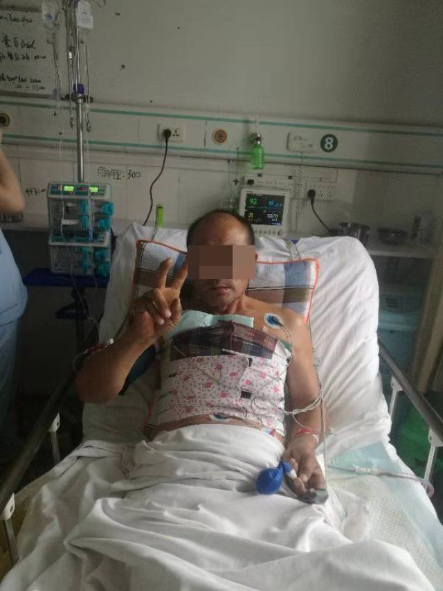 病情稳定后行左侧开胸探查术,肺破裂修补术,肋骨骨折内固定术,胸廓