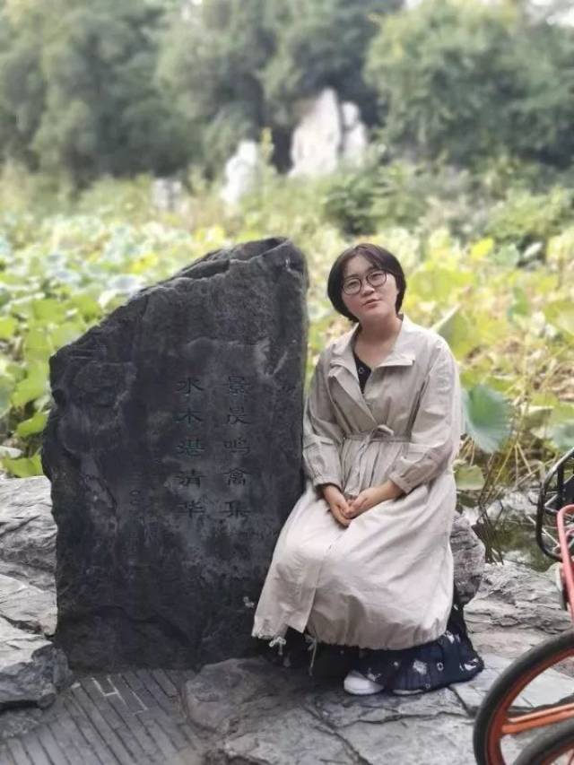 在围场前进小学上的小学,初中在围场二中,高中在围场卉原中学,现成功