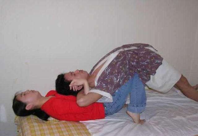 令人大开眼界的泰式按摩,按摩女的服务很周道!