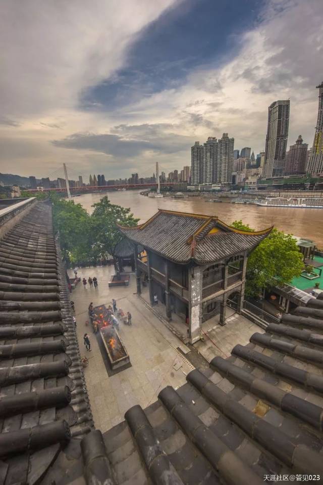 拍于慈云寺内(2018)