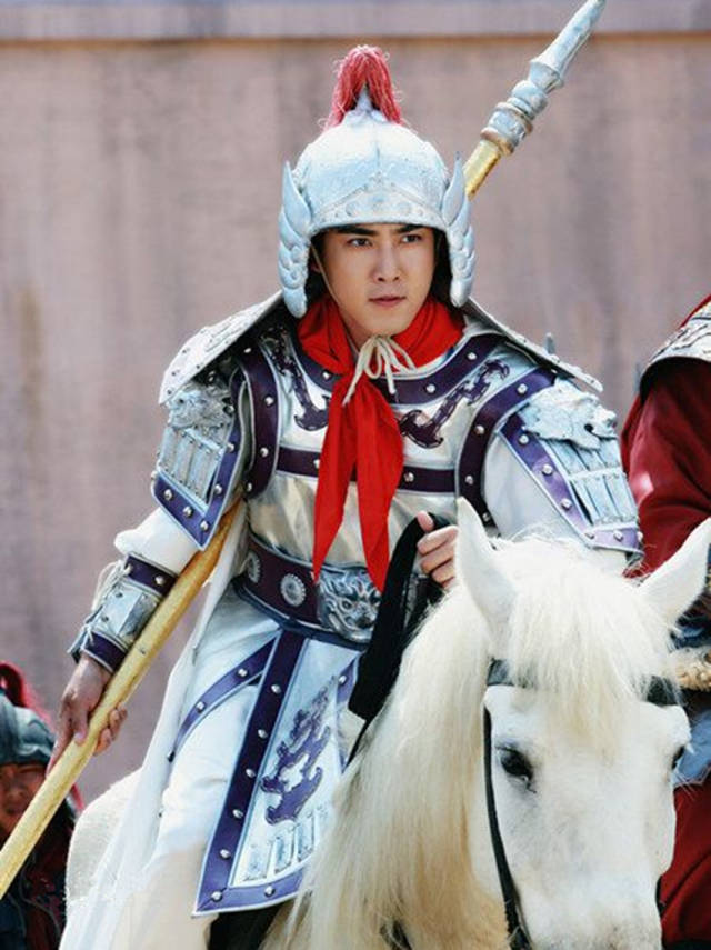 《罗通扫北》中的人物,越国公罗成之子,手使银缨攒竹梅花枪,人称"白马