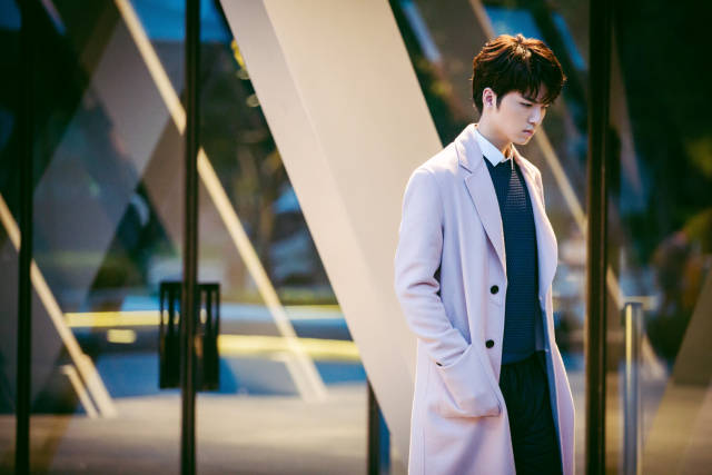 吴希泽《想你想到快疯了》MV上线 深情演绎西