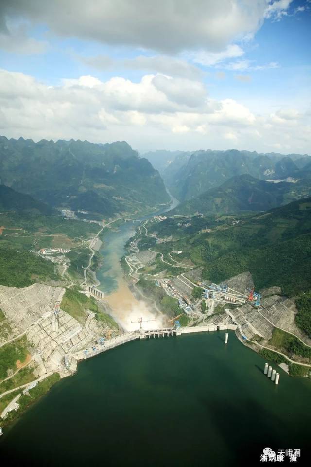 【航拍】天峨龙滩水电站——创三项世界之最的国家西部大开发标志性