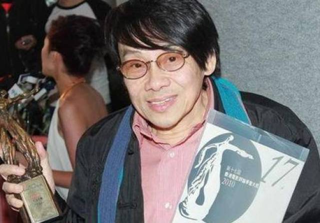 泰迪罗宾原名叫关维鹏,因为两岁时跌断了脊椎,肺痨箘入骨染上骨痨,小