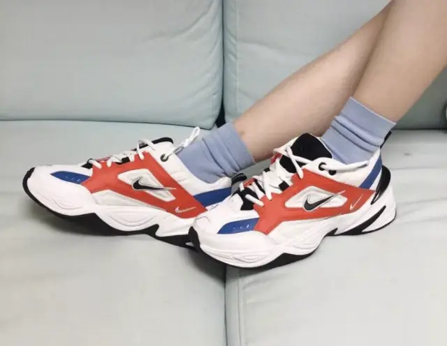 韩国限定款,它的整个版型比其它款式的老爹鞋要小,上脚后显得脚踝很细