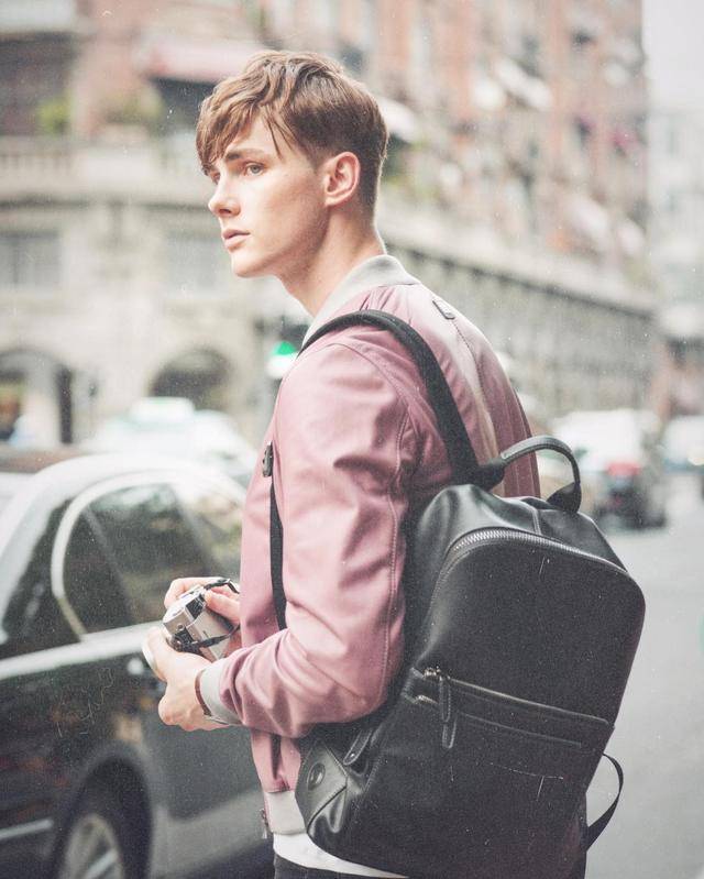 哥伦比亚男模特edvinas pètra,肤白貌美,在亚洲发展!